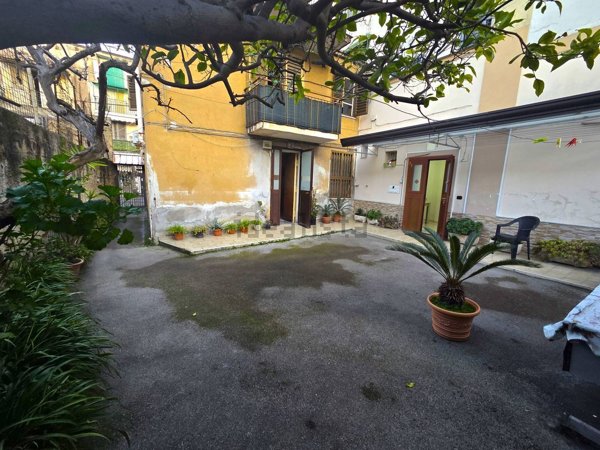appartamento in vendita a Napoli in zona Barra