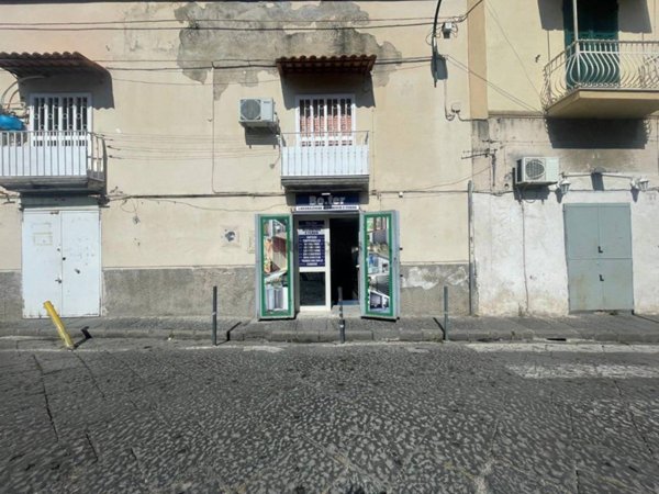 negozio in vendita a Napoli in zona Capodimonte / Colli Aminei