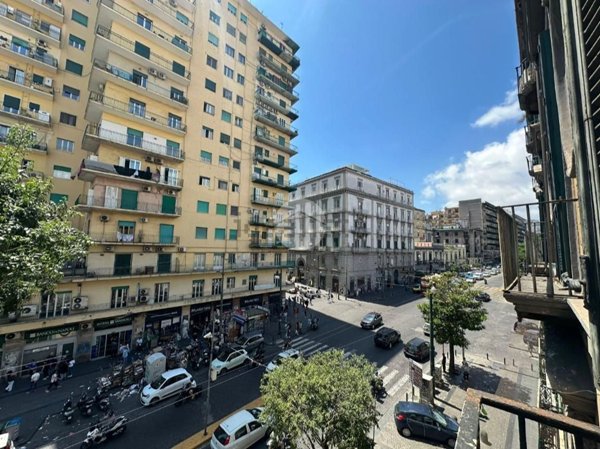 appartamento in vendita a Napoli in zona San Carlo all'Arena