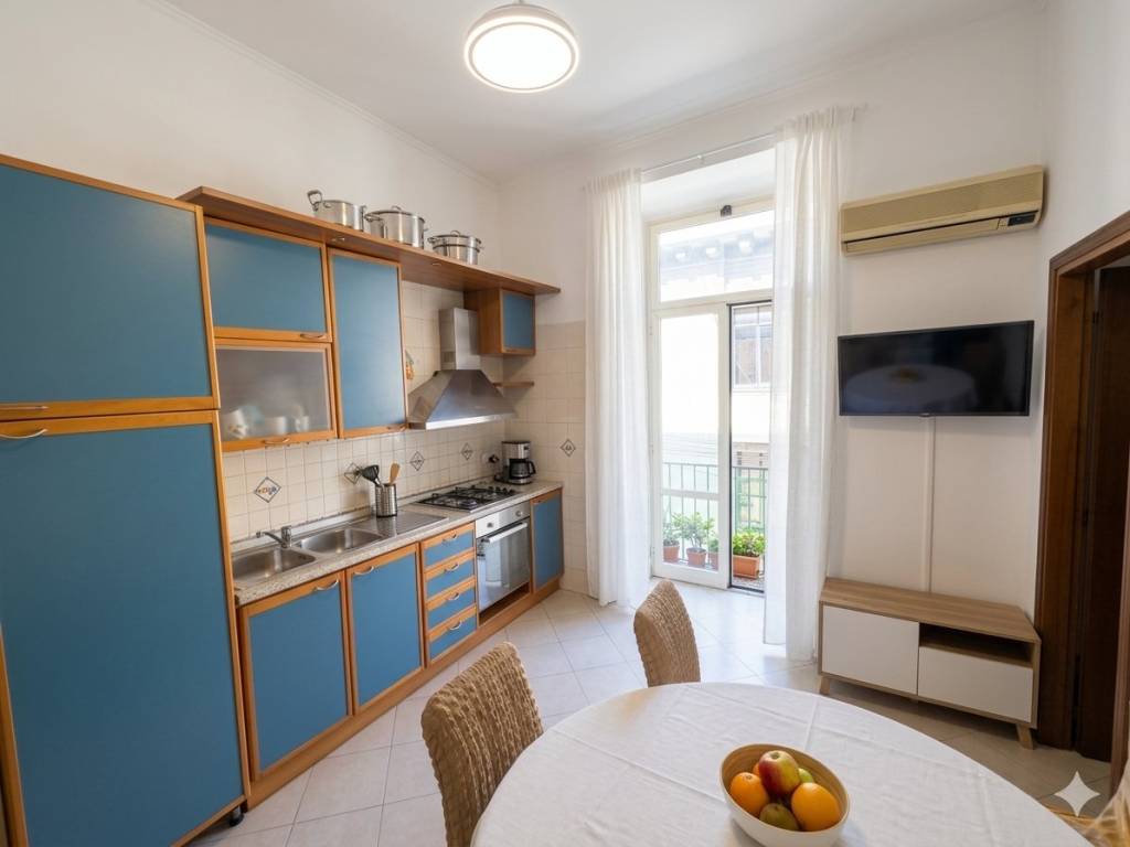 appartamento in vendita a Napoli in zona Pendino / San Giuseppe