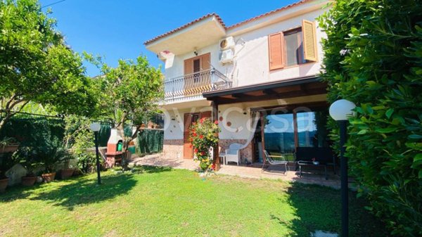 casa indipendente in vendita a Napoli in zona Bagnoli