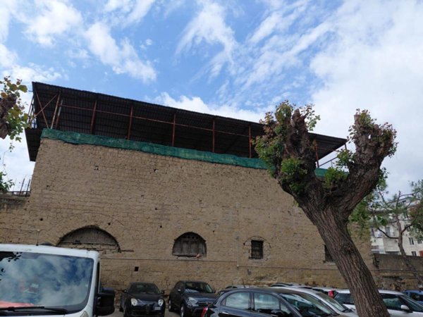 capannone in vendita a Napoli in zona Vomero