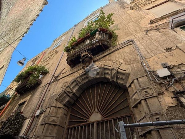 appartamento in vendita a Napoli in zona Centro Antico