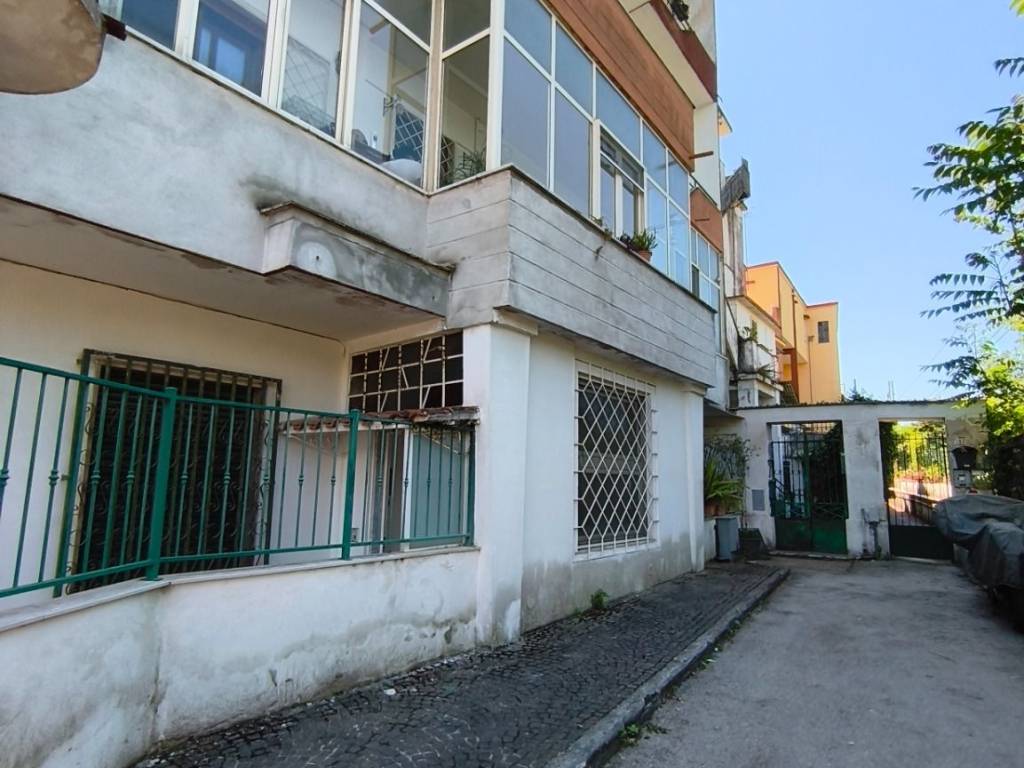 appartamento in vendita a Napoli in zona Bagnoli