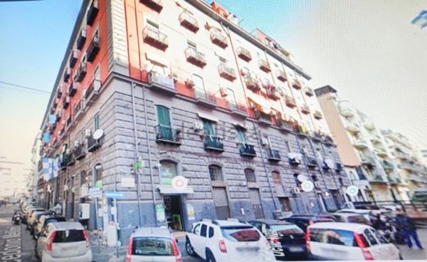 appartamento in vendita a Napoli in zona San Carlo all'Arena