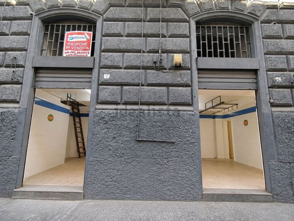 appartamento in vendita a Napoli in zona San Carlo all'Arena