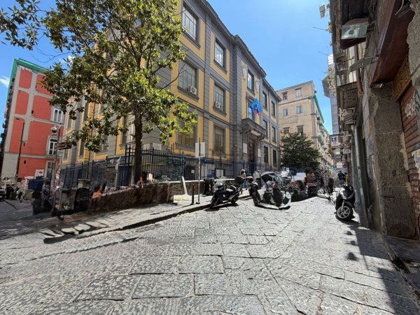 appartamento in vendita a Napoli in zona San Lorenzo