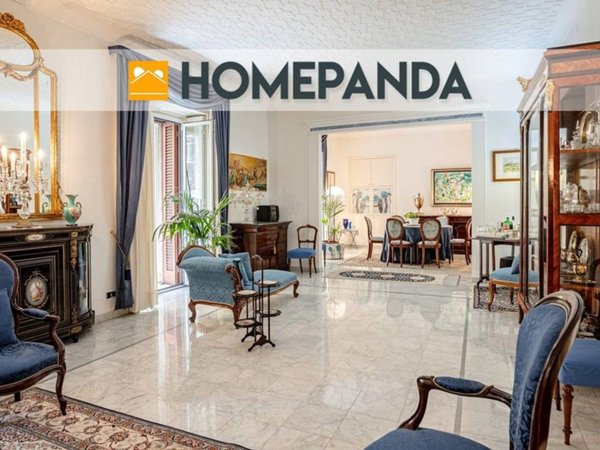 appartamento in vendita a Napoli in zona Chiaia
