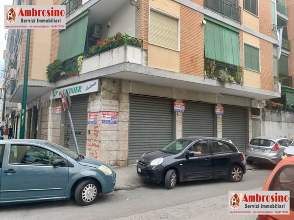 negozio in vendita a Napoli in zona Secondigliano