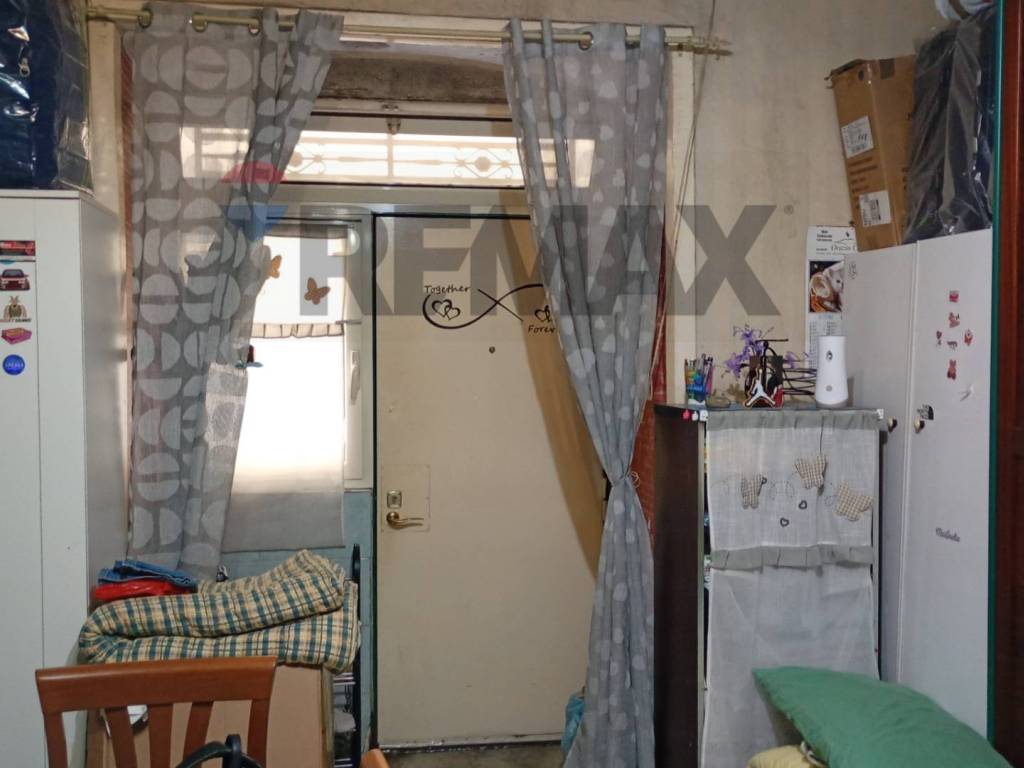 appartamento in vendita a Napoli in zona Chiaia