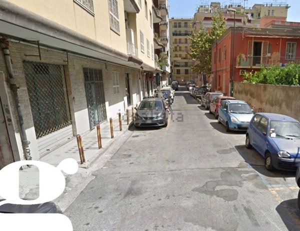 locale commerciale in vendita a Napoli in zona Vomero