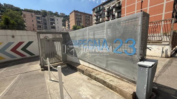 negozio in vendita a Napoli in zona Fuorigrotta