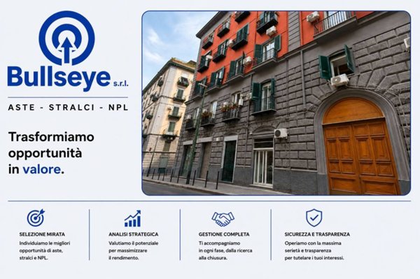 appartamento in vendita a Napoli in zona San Carlo all'Arena