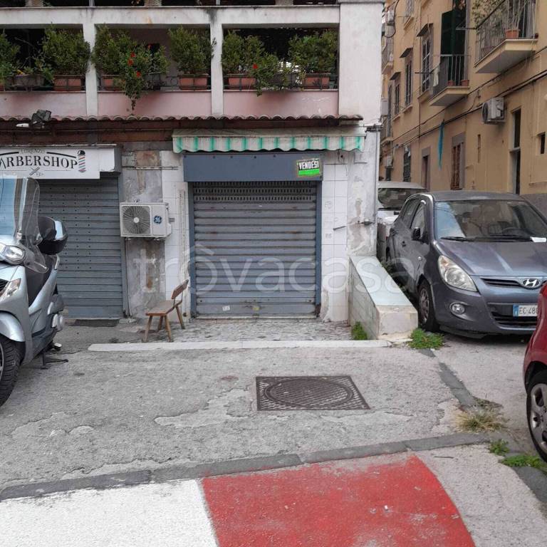 negozio in vendita a Napoli in zona Vomero
