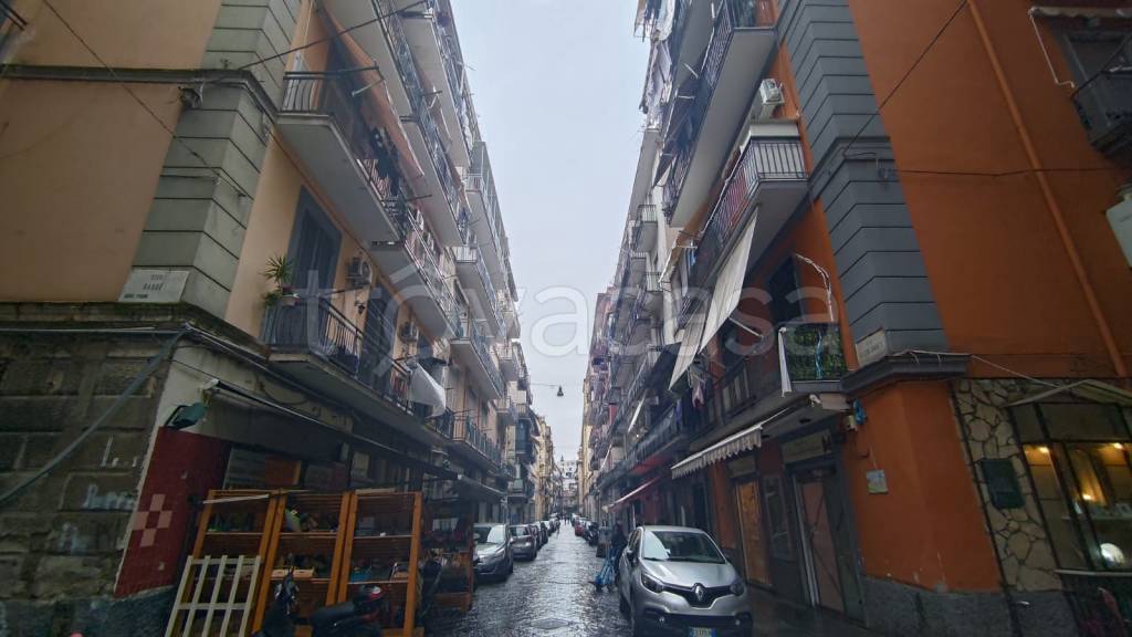 negozio in vendita a Napoli in zona Pendino / San Giuseppe