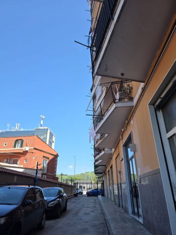 locale commerciale in vendita a Napoli in zona Fuorigrotta