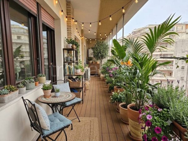 appartamento in vendita a Napoli in zona Chiaia