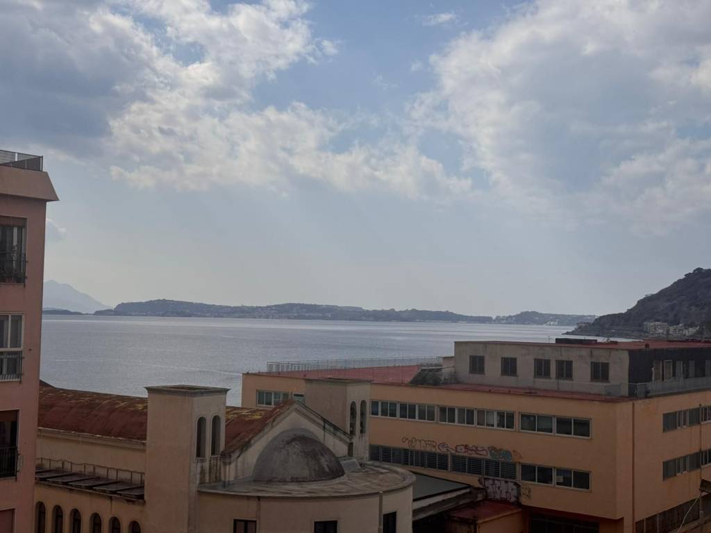 appartamento in vendita a Napoli in zona Bagnoli