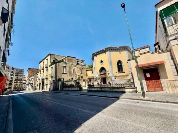 negozio in vendita a Napoli in zona Vomero
