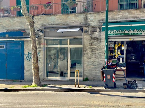 negozio in vendita a Napoli in zona Arenella