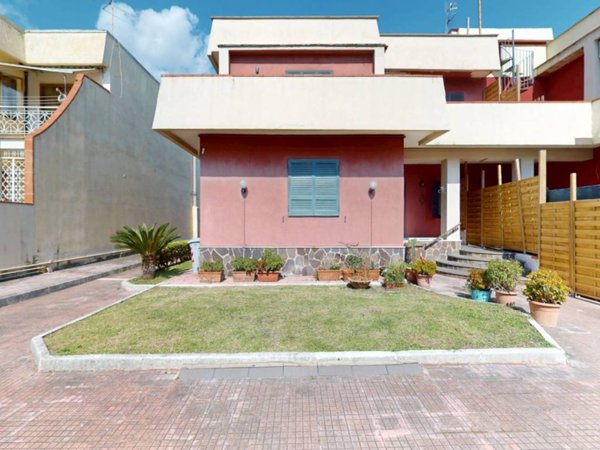 casa indipendente in vendita a Napoli in zona Barra