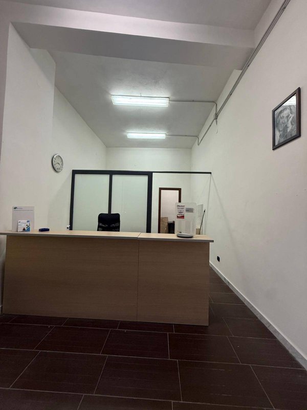 locale commerciale in vendita a Napoli in zona Soccavo