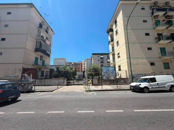 appartamento in vendita a Napoli in zona Fuorigrotta