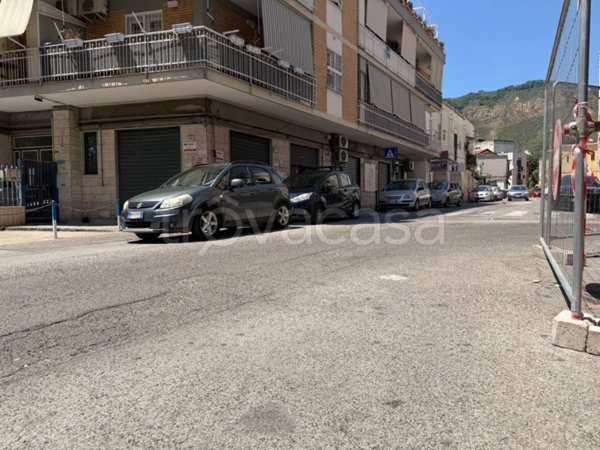 negozio in vendita a Napoli in zona Soccavo
