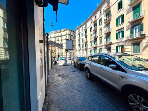 negozio in vendita a Napoli in zona Chiaia