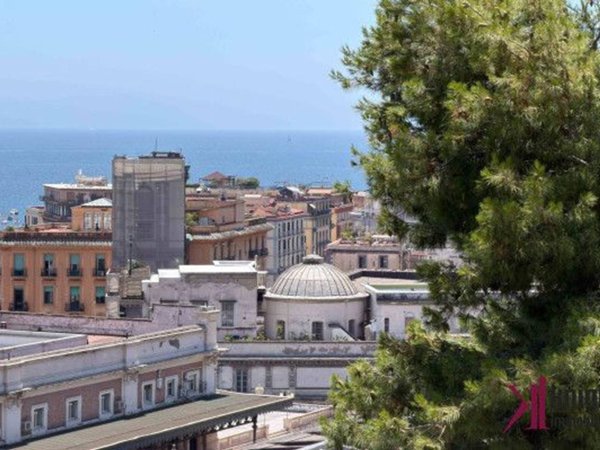 appartamento in vendita a Napoli in zona Chiaia