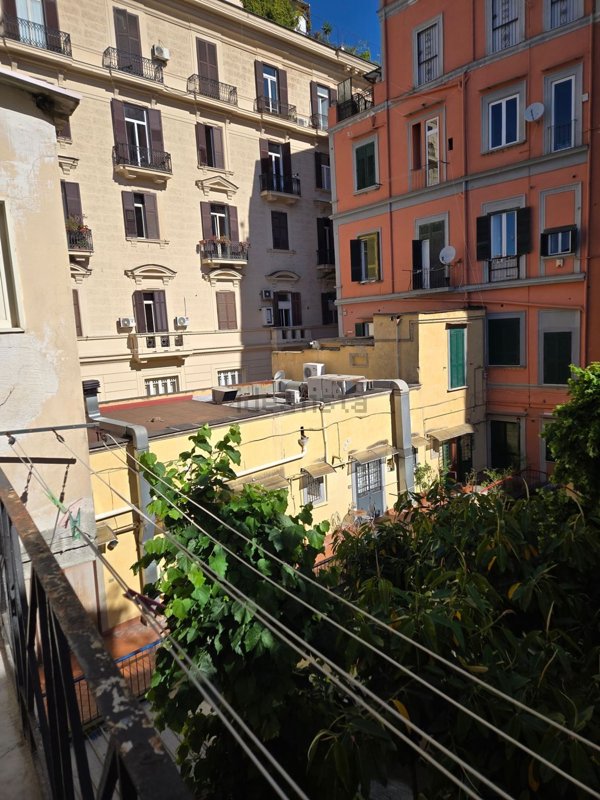 appartamento in vendita a Napoli in zona Chiaia