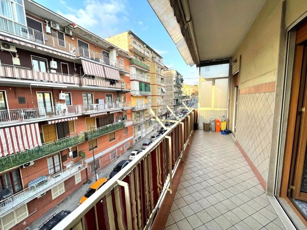 appartamento in vendita a Napoli in zona San Carlo all'Arena