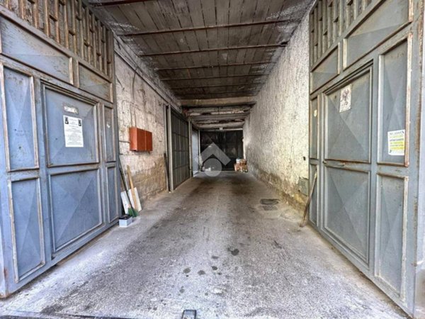 locale commerciale in vendita a Napoli in zona Scampia