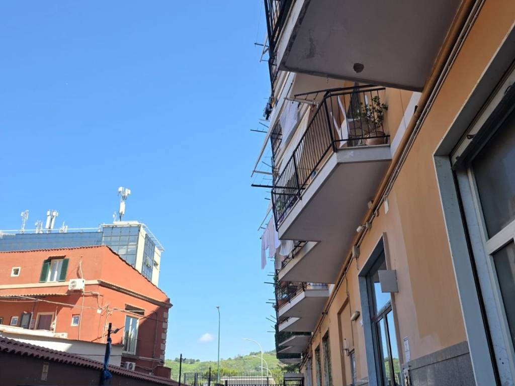 locale commerciale in vendita a Napoli in zona Fuorigrotta