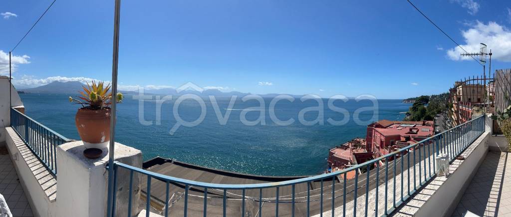 appartamento in vendita a Napoli in zona Posillipo