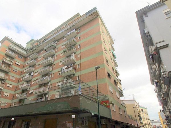 appartamento in vendita a Napoli in zona San Carlo all'Arena