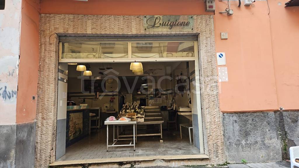negozio in vendita a Napoli in zona Chiaia