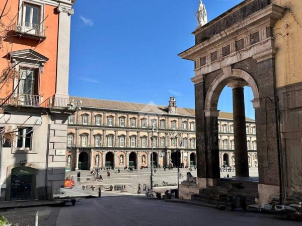 appartamento in vendita a Napoli in zona Chiaia