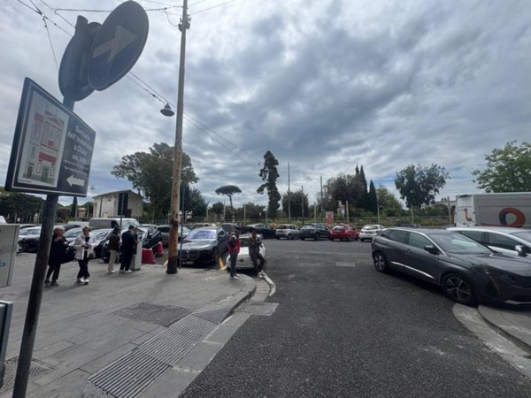 appartamento in vendita a Napoli in zona Chiaia