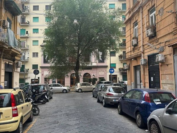 locale commerciale in vendita a Napoli