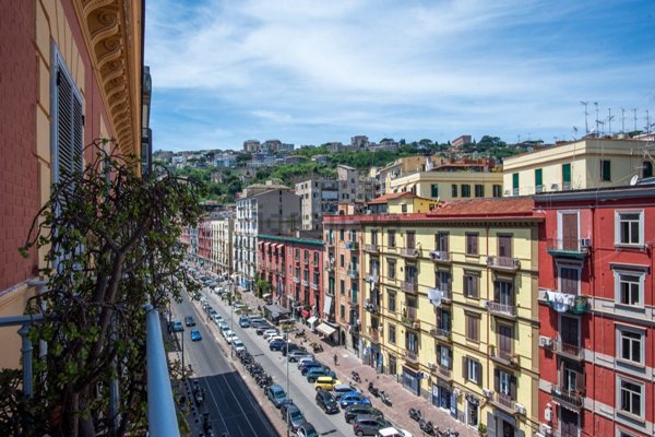 appartamento in vendita a Napoli in zona Chiaia