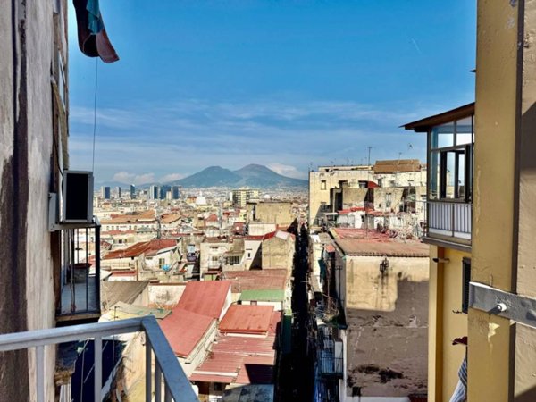 appartamento in vendita a Napoli in zona Stella