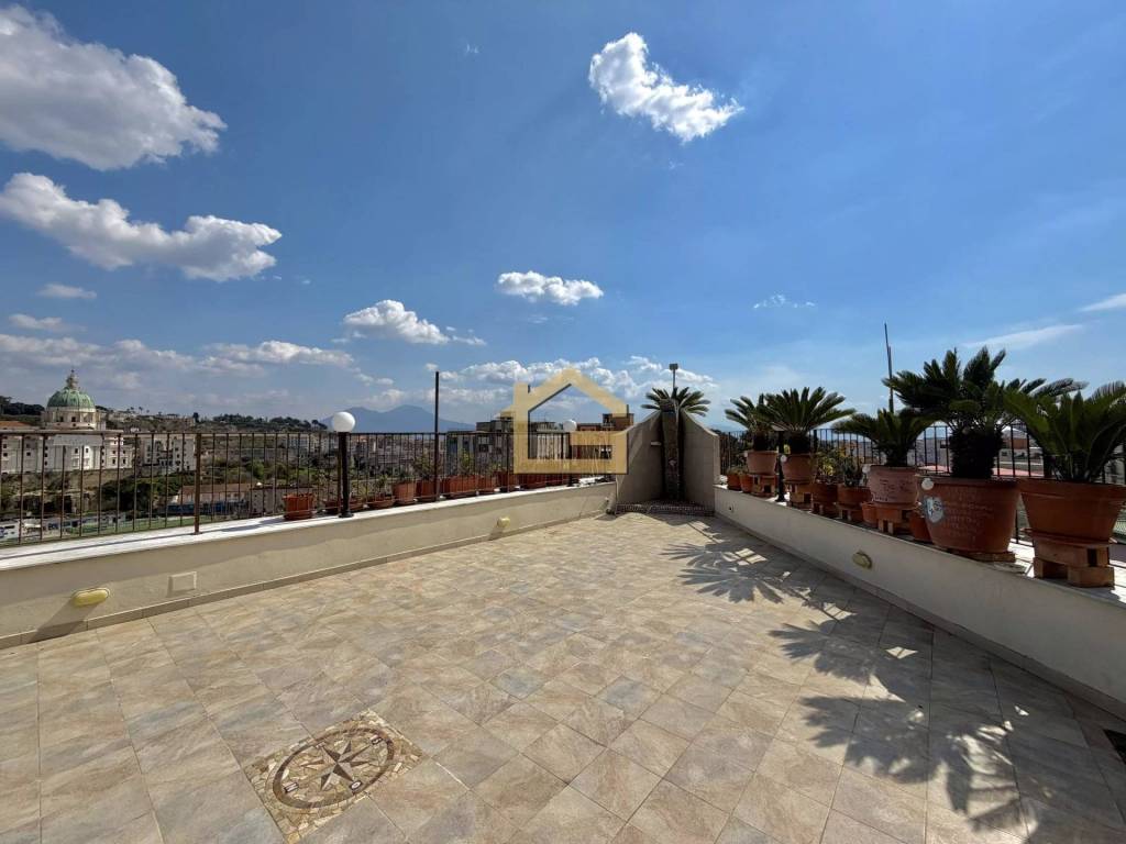 appartamento in vendita a Napoli in zona Stella