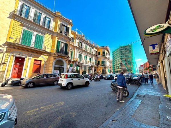 negozio in vendita a Napoli in zona Chiaia