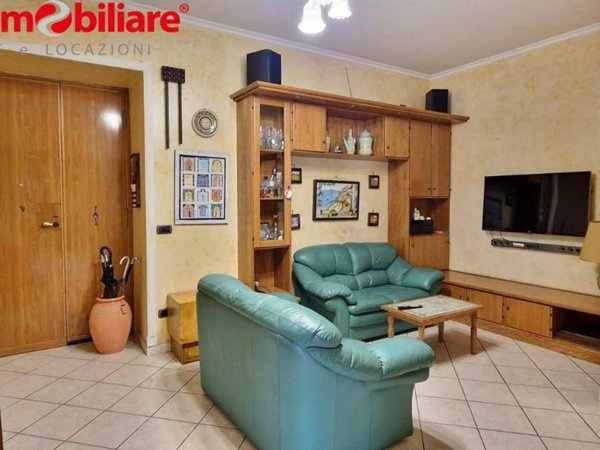 appartamento in vendita a Napoli in zona San Carlo all'Arena