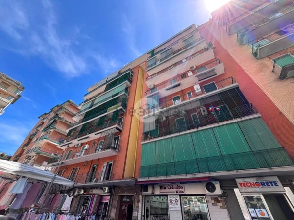 appartamento in vendita a Napoli in zona San Carlo all'Arena