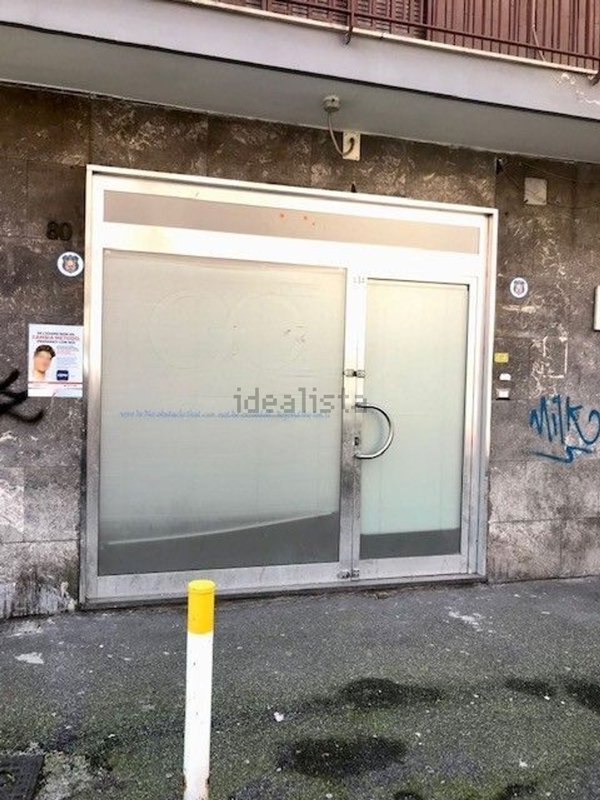 locale commerciale in vendita a Napoli in zona Arenella