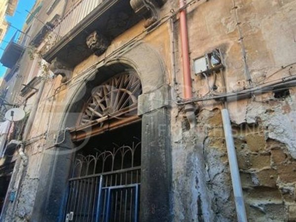 appartamento in vendita a Napoli in zona San Carlo all'Arena