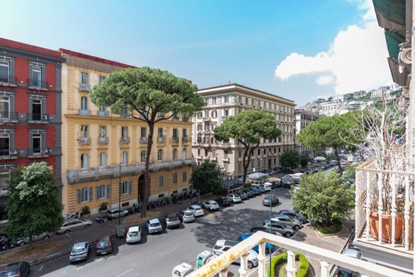 appartamento in vendita a Napoli in zona Chiaia