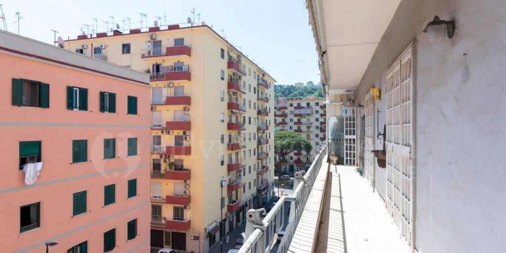 appartamento in vendita a Napoli in zona Chiaia
